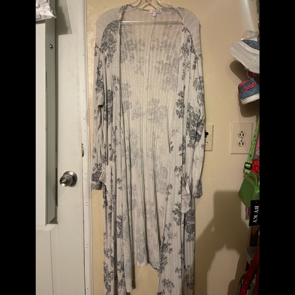 Very good condition lularoe size large long light sweater - Picture 1 of 3